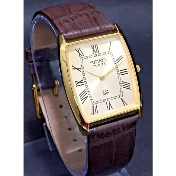 Vintage Style Seiko Quartz Mens Gold Watch & Black accents W/ Leather Strap - Picture 3 of 6